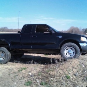 35x12.5 bfg mud terrains on only the torsion bars cranked