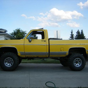 1980 Gmc 3/4. i have basically gone entirly through. 8 inch lift, 37x14 super swamper irocks, 454 about 450 hp, warn 12000 lbs winch steel bumper, det