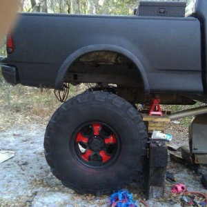 This is what the wheels will look like when finished, the red is still growing on me, but after 4 hours per wheel i think it will stay.