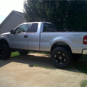 8 inch BDS lift with dual BDS steering stabilizers on 37 inch Nitto Mud Grapplers and Yukon 4:88 gears.