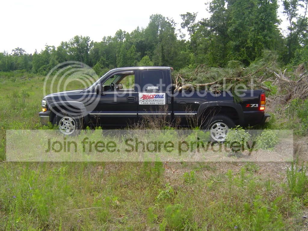 Truckhaulingtreelimbs001.jpg