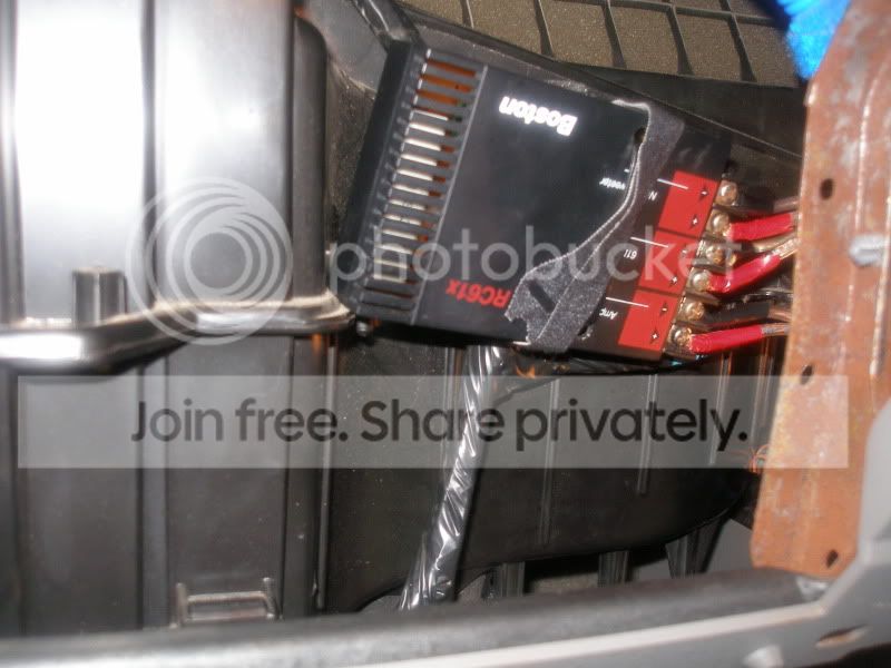 Stereo_16a_Spkr_plug.jpg