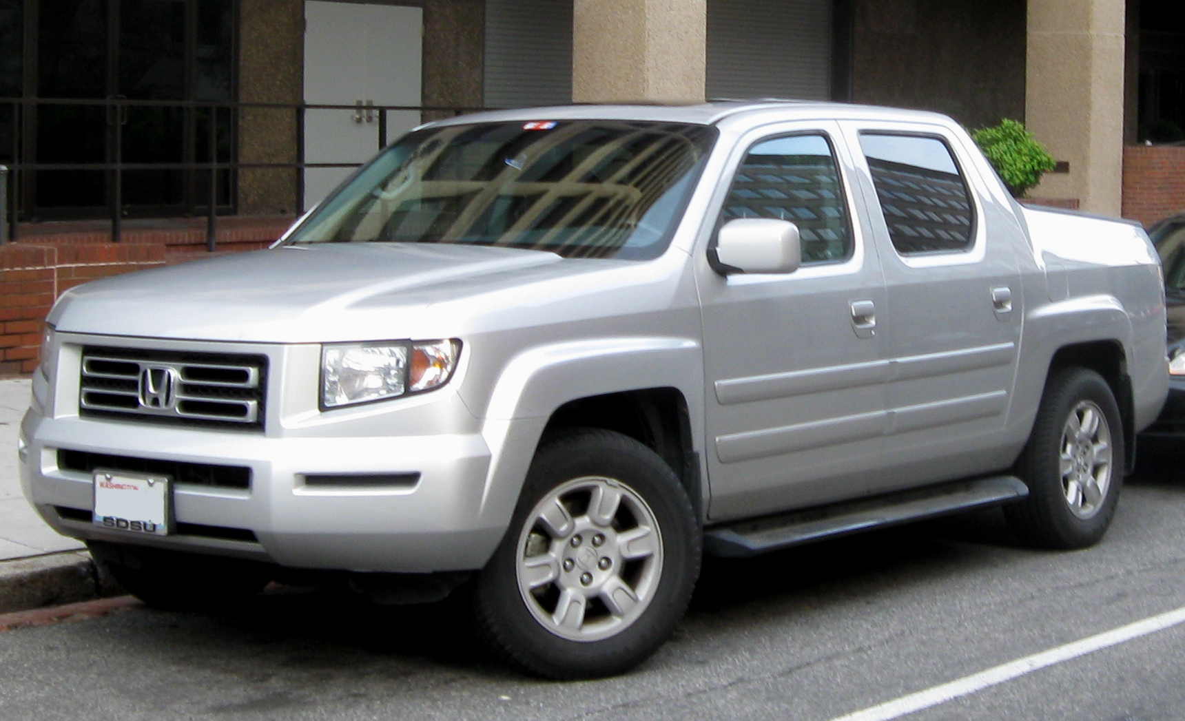 2006-2008_Honda_Ridgeline.jpg