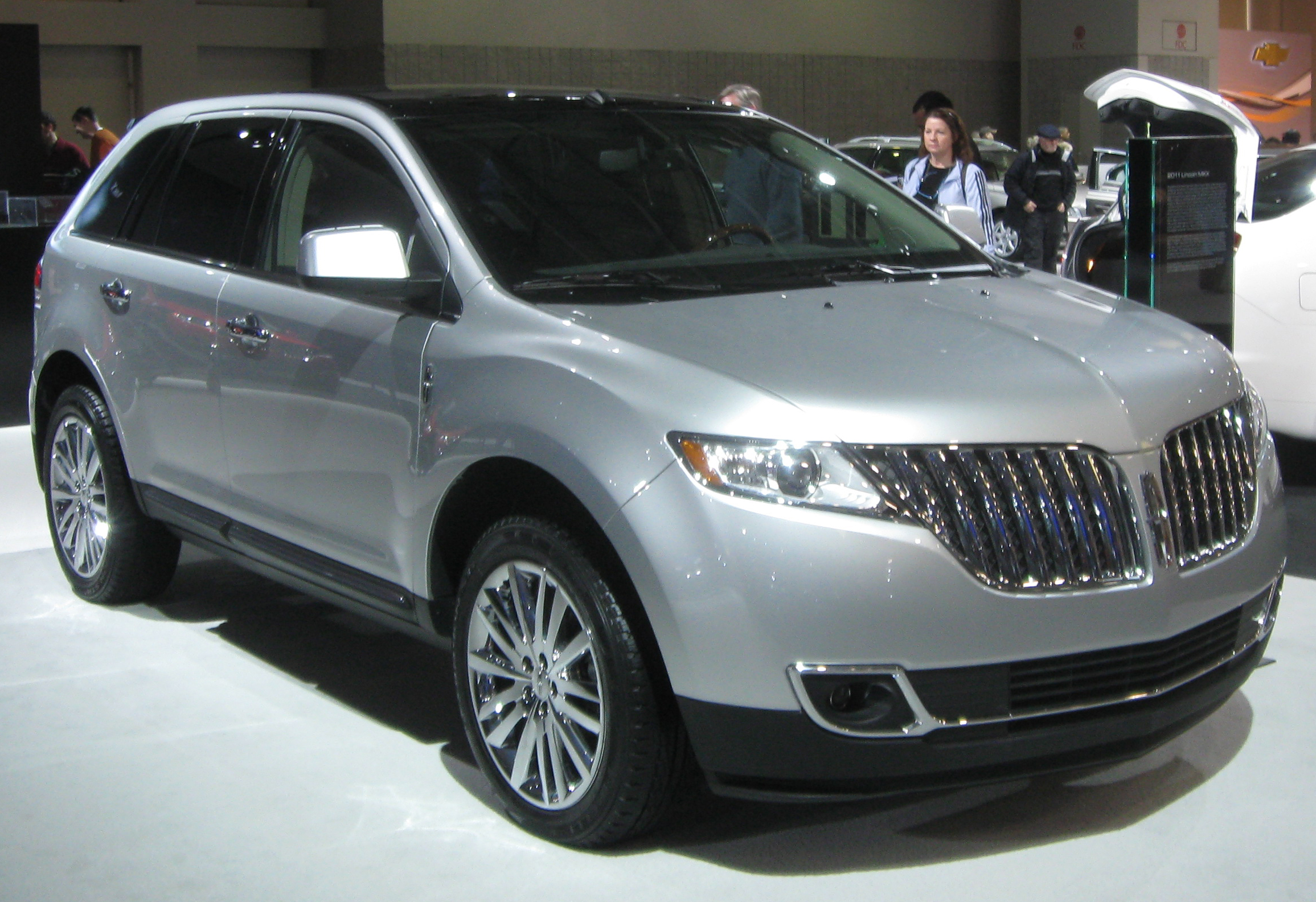 2011_Lincoln_MKX_--_2010_DC.jpg