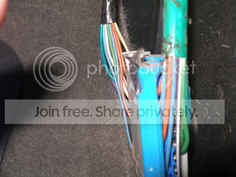 Stereo_16_Spkr_plug.jpg