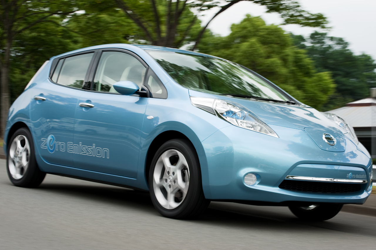 2011-nissan-leaf_100321385_h.jpg