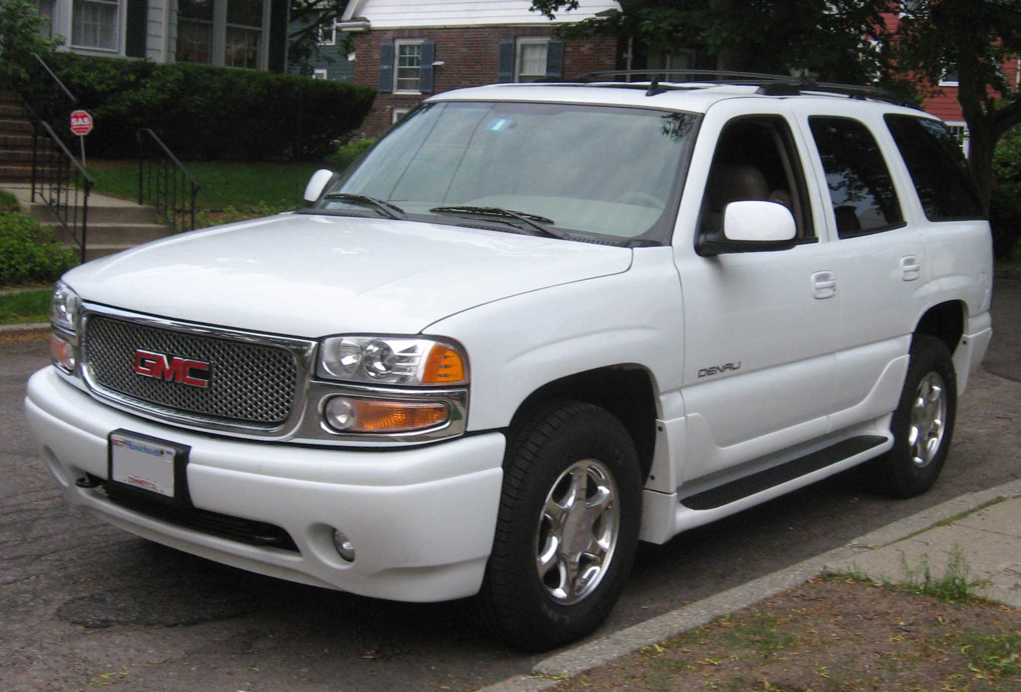 GMC_Yukon_Denali_GMT800.jpg