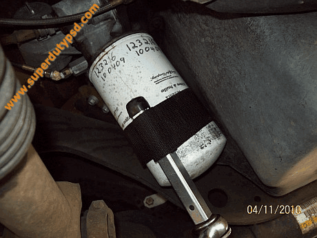 oil-change-008_oil-filter-strap-wrench-removing-filter.gif